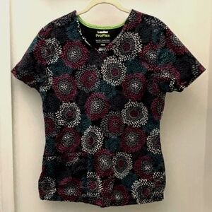 Pro-Fit Multi flowers scrub top size medium